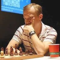 ruslan-ponomariov-qemp5ikwdzbadna6cu2zcitx5bvczvwhq9j51aum6o Nuestro profesor y ex campeón del mundo Ponomariov sabe mucho de sacrificios...
